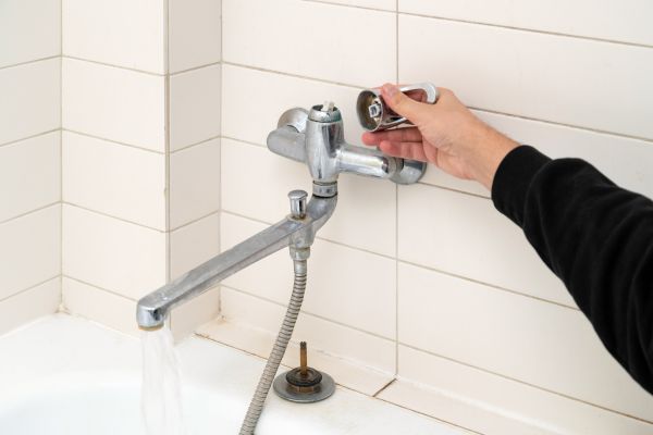 Cost of Leaky Bathtub Repair in Lilburn